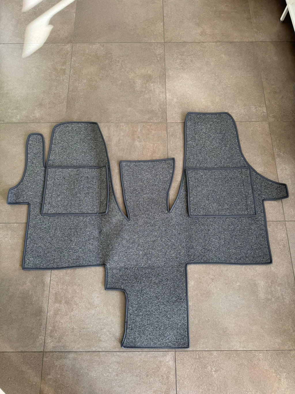 Tappeto anteriore (cabina guida) – VW T5, T6, T6.1 California e Multivan – su misura e resistente
