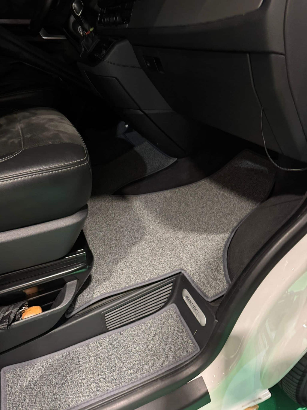 Tappeto anteriore (cabina guida) – VW T5, T6, T6.1 California e Multivan – su misura e resistente