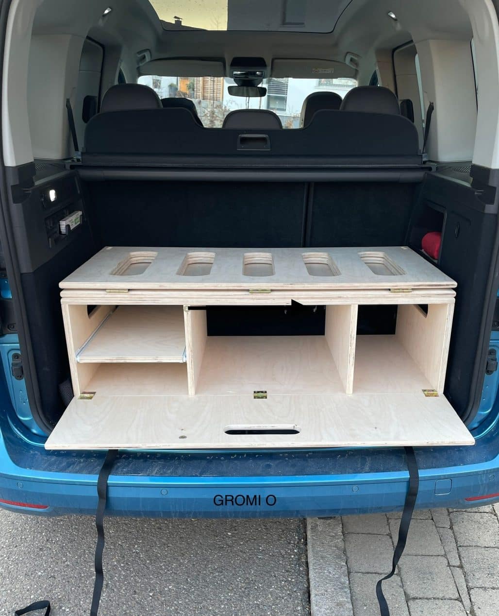 Campingbox GROMI O, für Hochdach Kombis (VW Caddy Maxi, Peugeot Rifter, Citroen Berlingo, Fiat Doblo, ...) – Bild 4